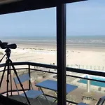 Zeezicht Vanop Het 6 De Verdiep شقة
